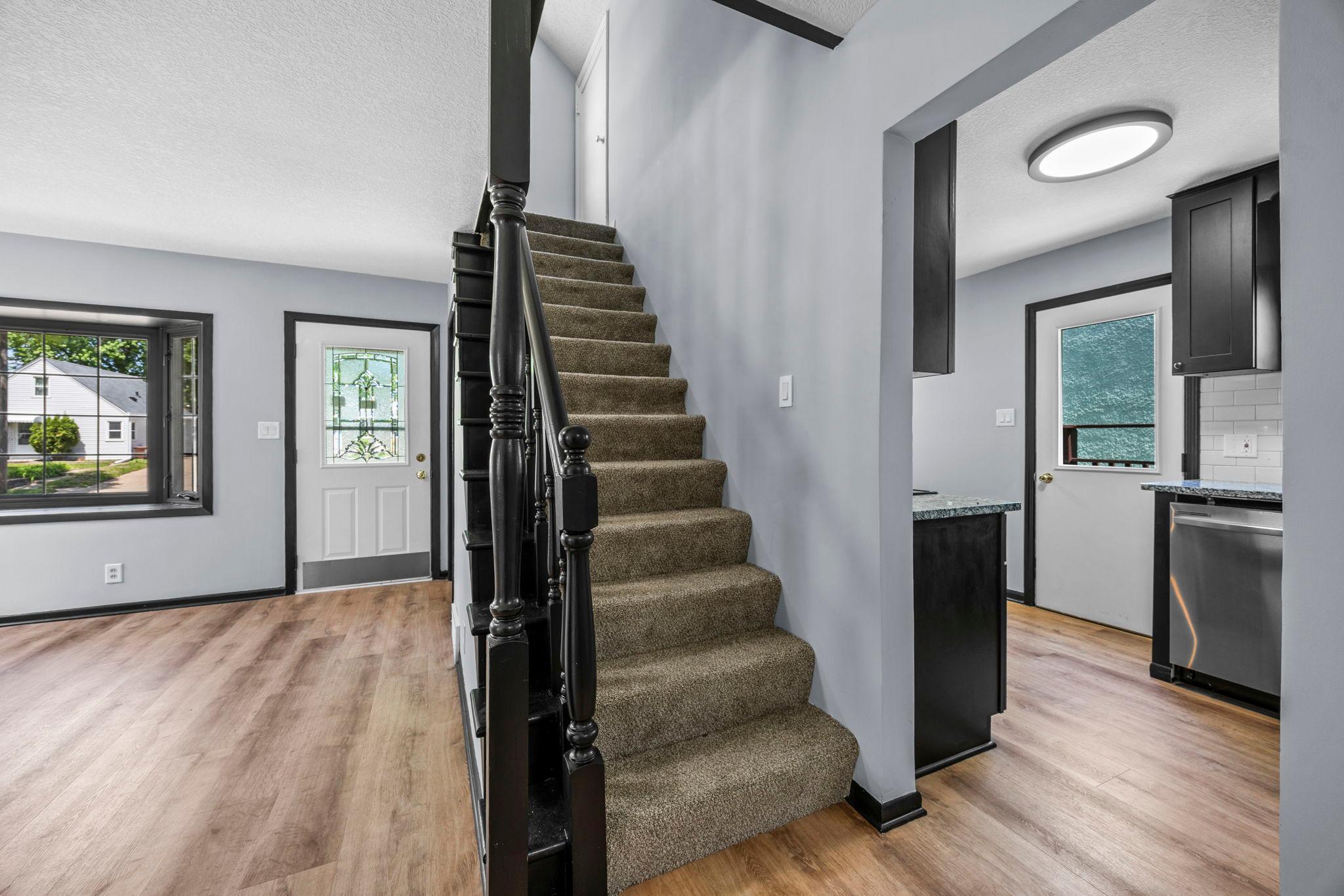 254 Arion St E 16.jpg