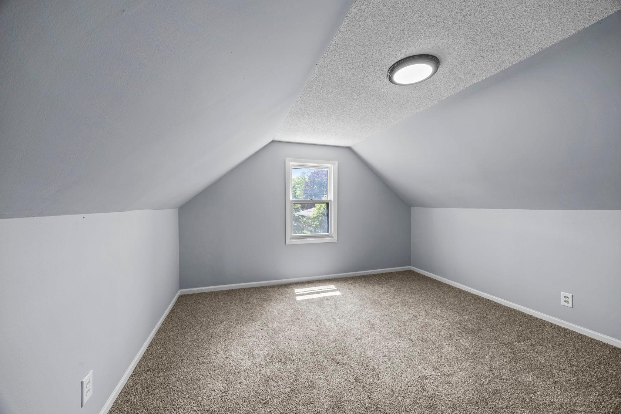 254 Arion St E 32.jpg