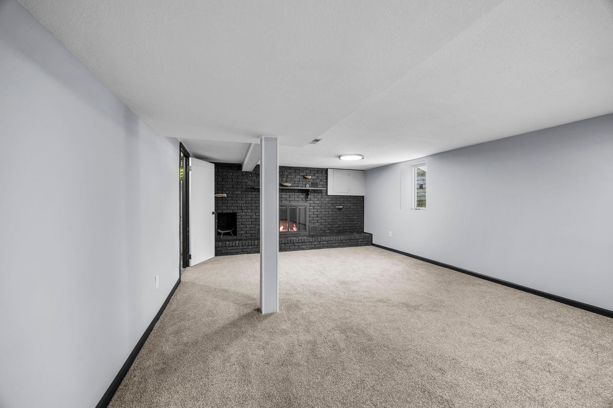 254 Arion St E 36.jpg