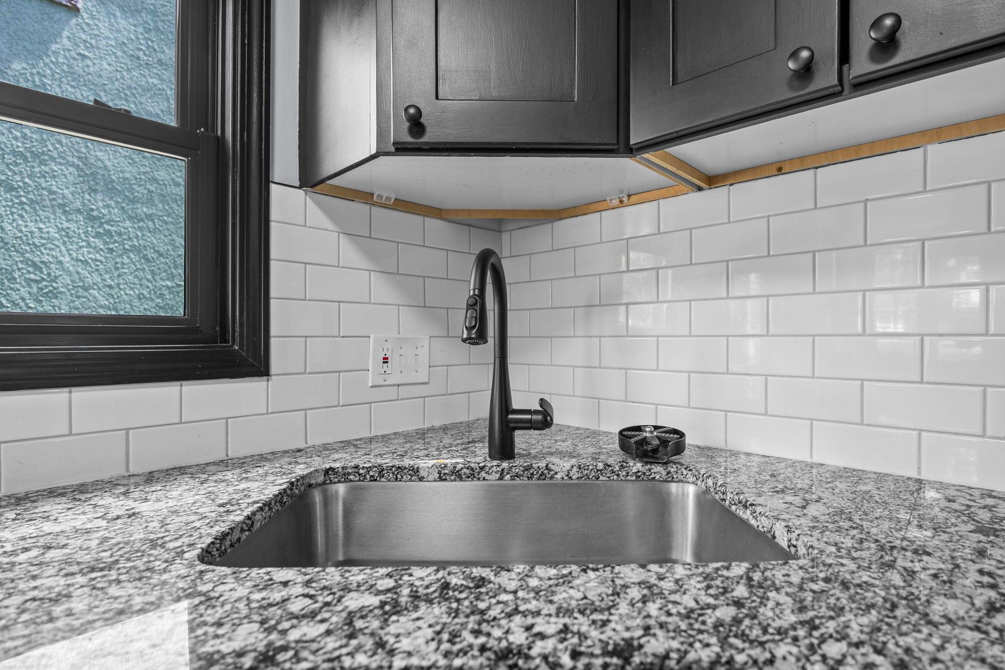 254 Arion St E 20.jpg