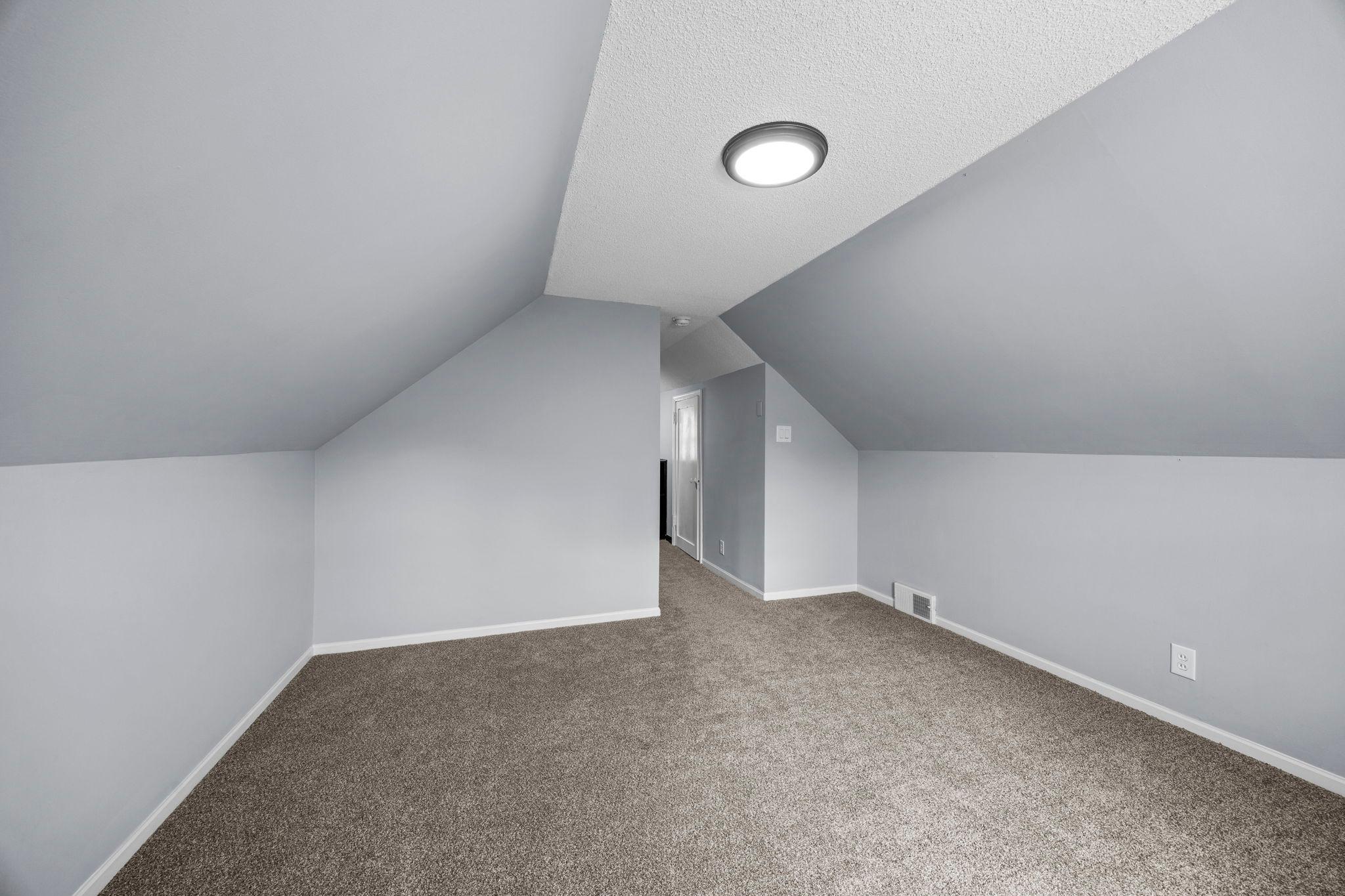 254 Arion St E 34.jpg