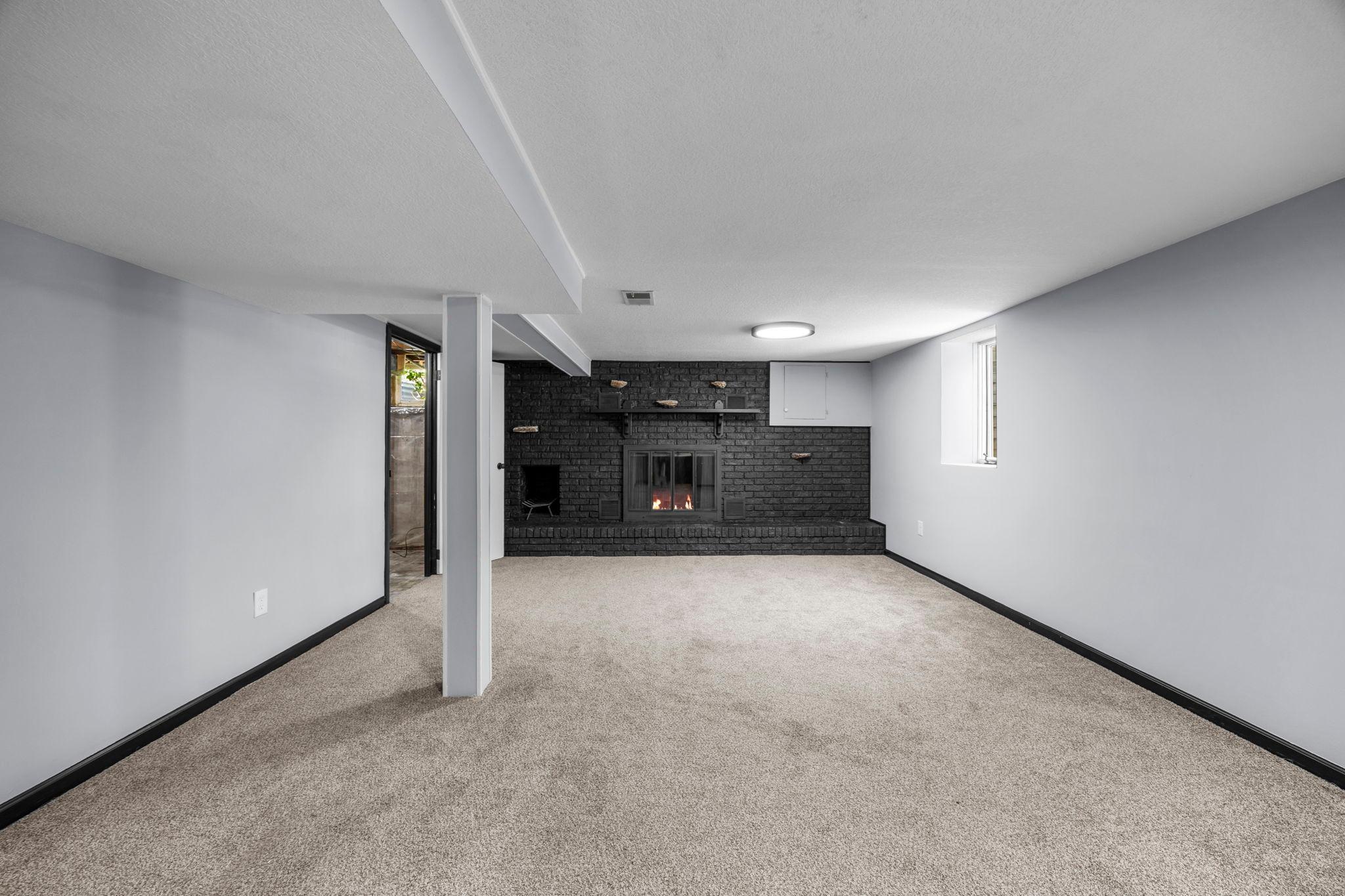 254 Arion St E 37.jpg