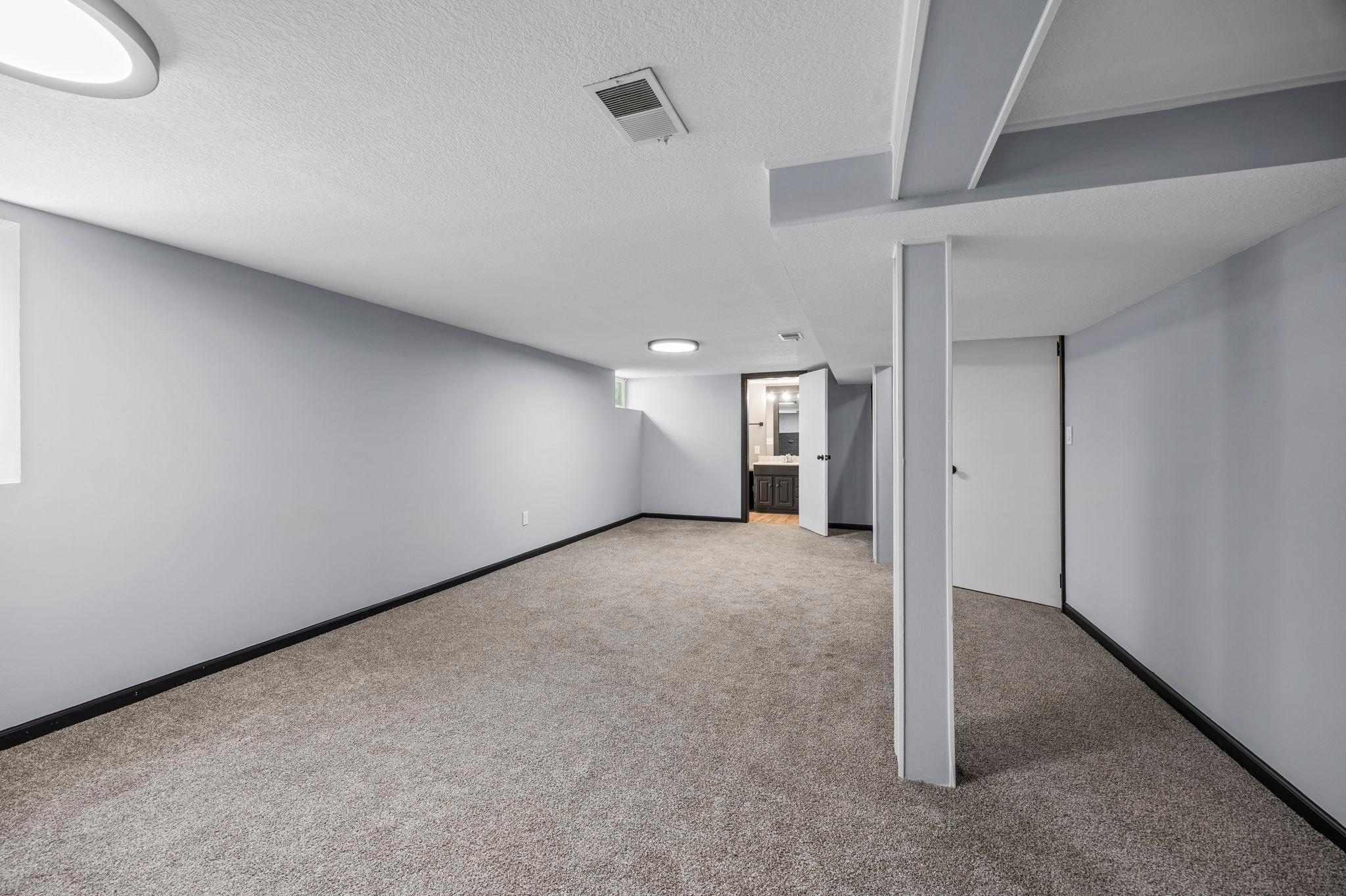 254 Arion St E 40.jpg