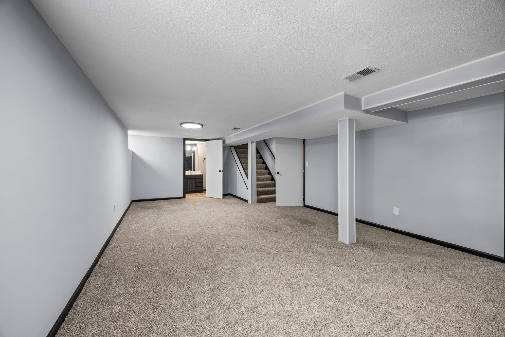 254 Arion St E 38.jpg