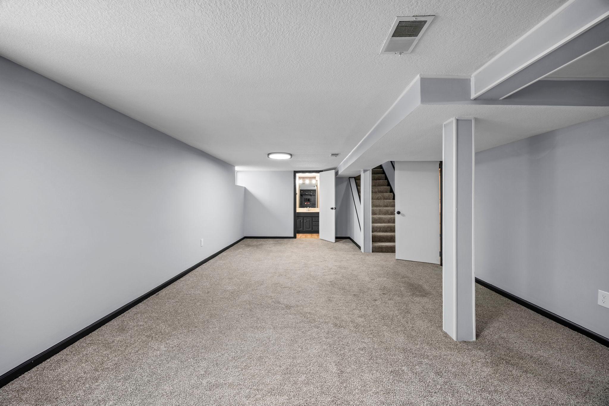 254 Arion St E 39.jpg
