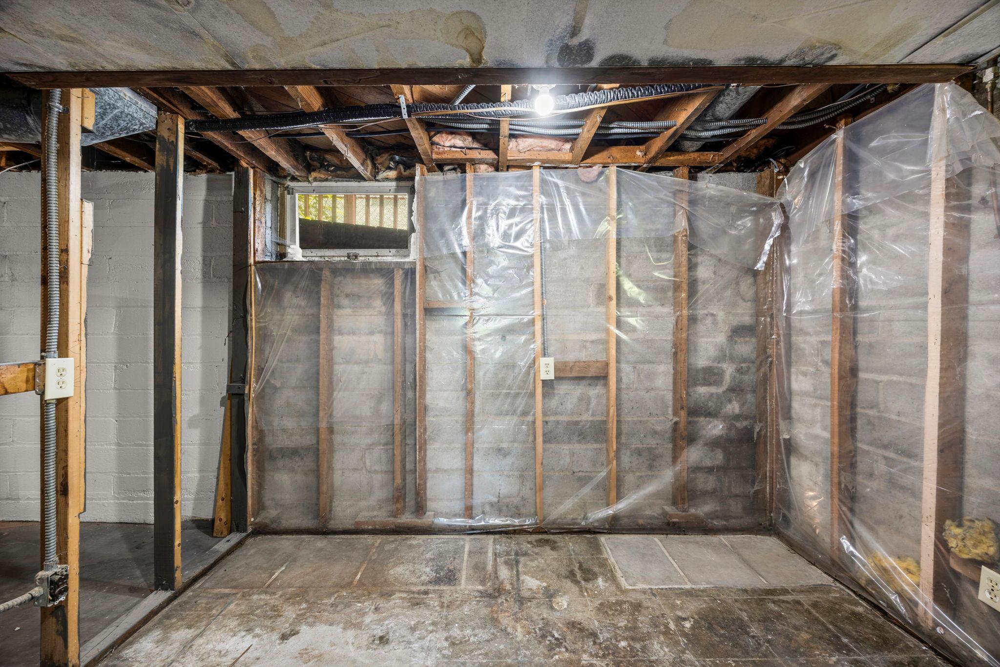 254 Arion St E 43.jpg