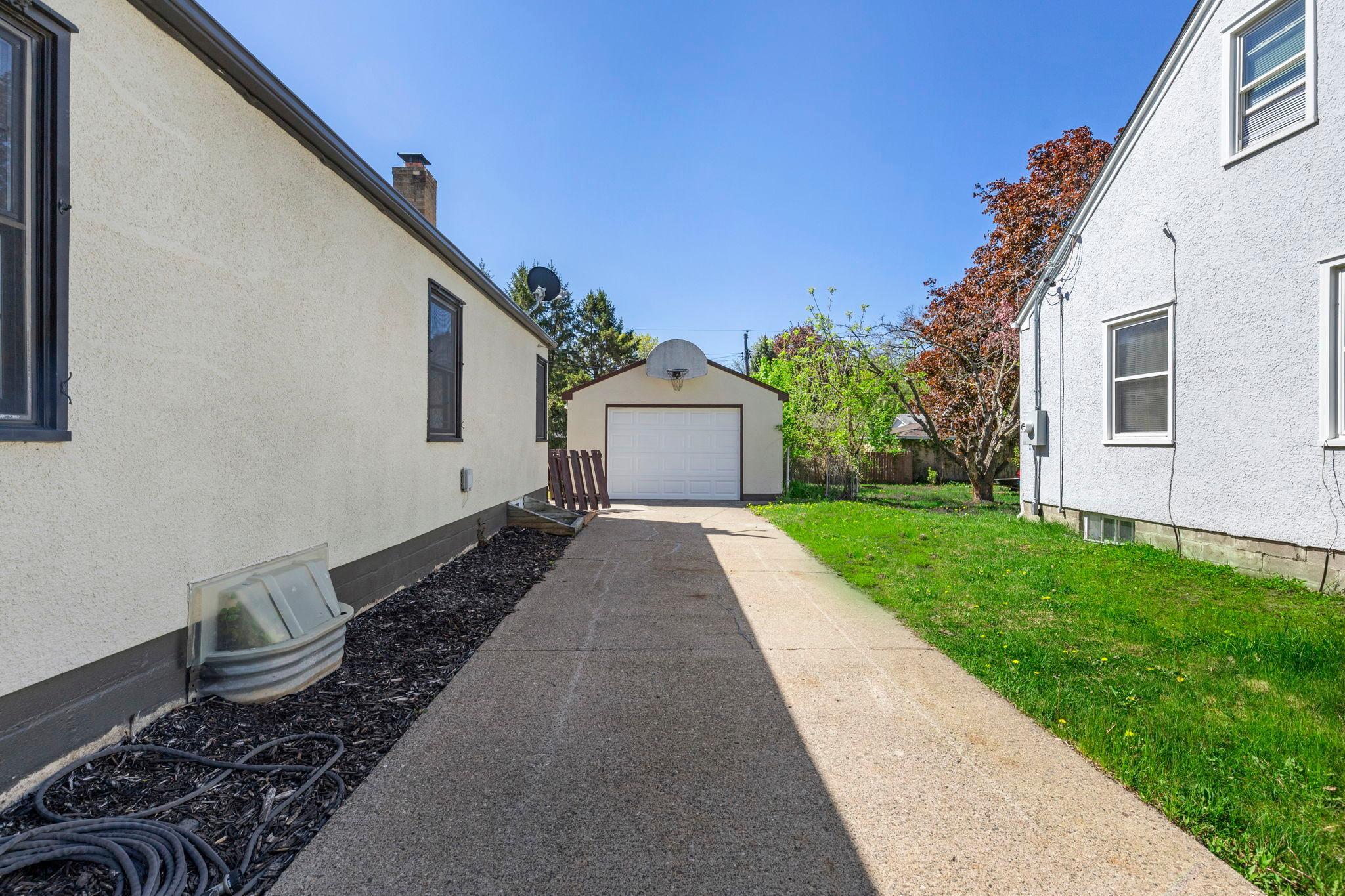 254 Arion St E 47.jpg