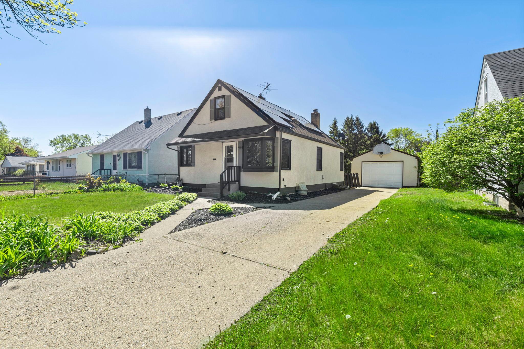 254 Arion St E 6.jpg