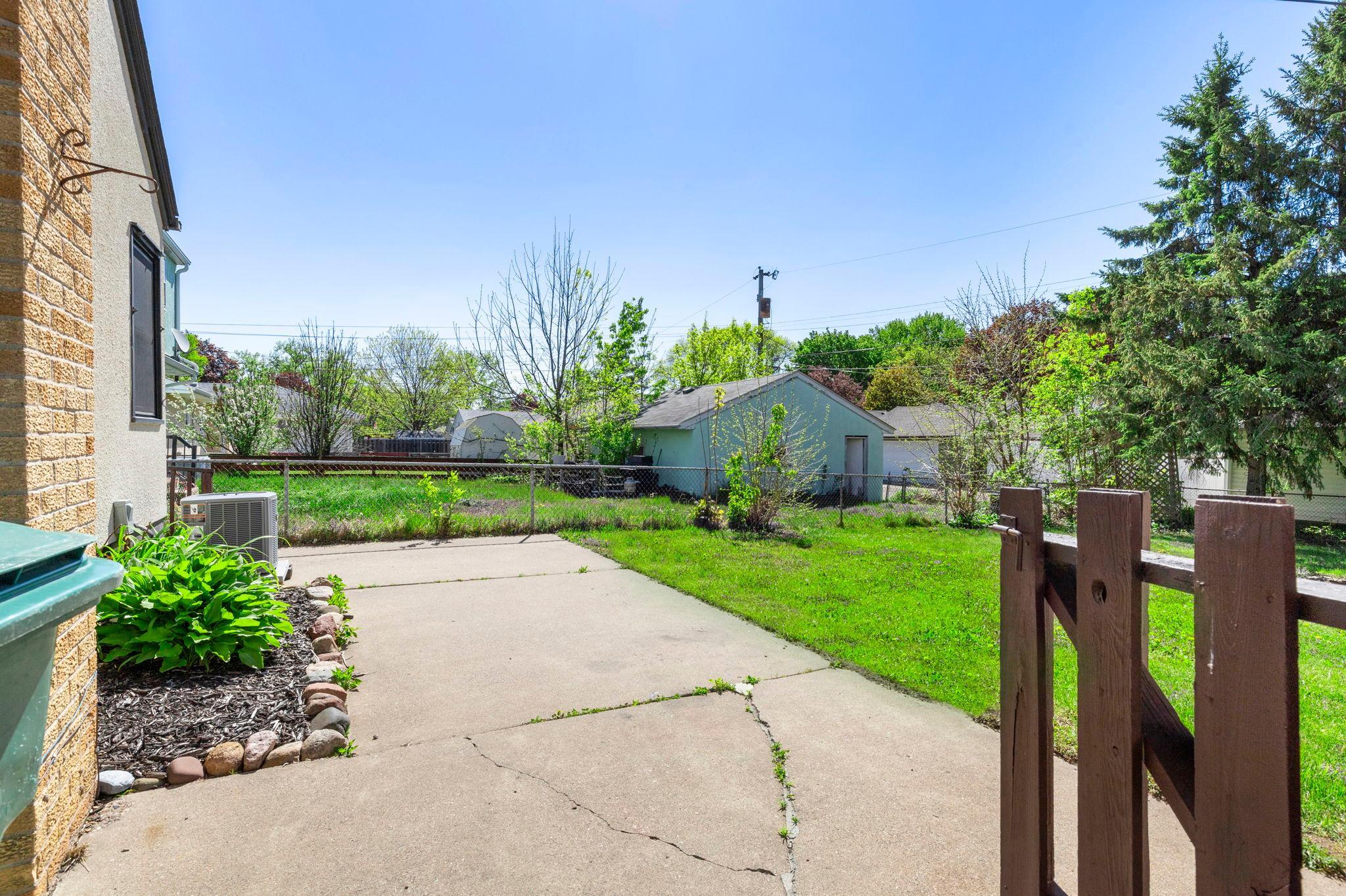 254 Arion St E 48.jpg
