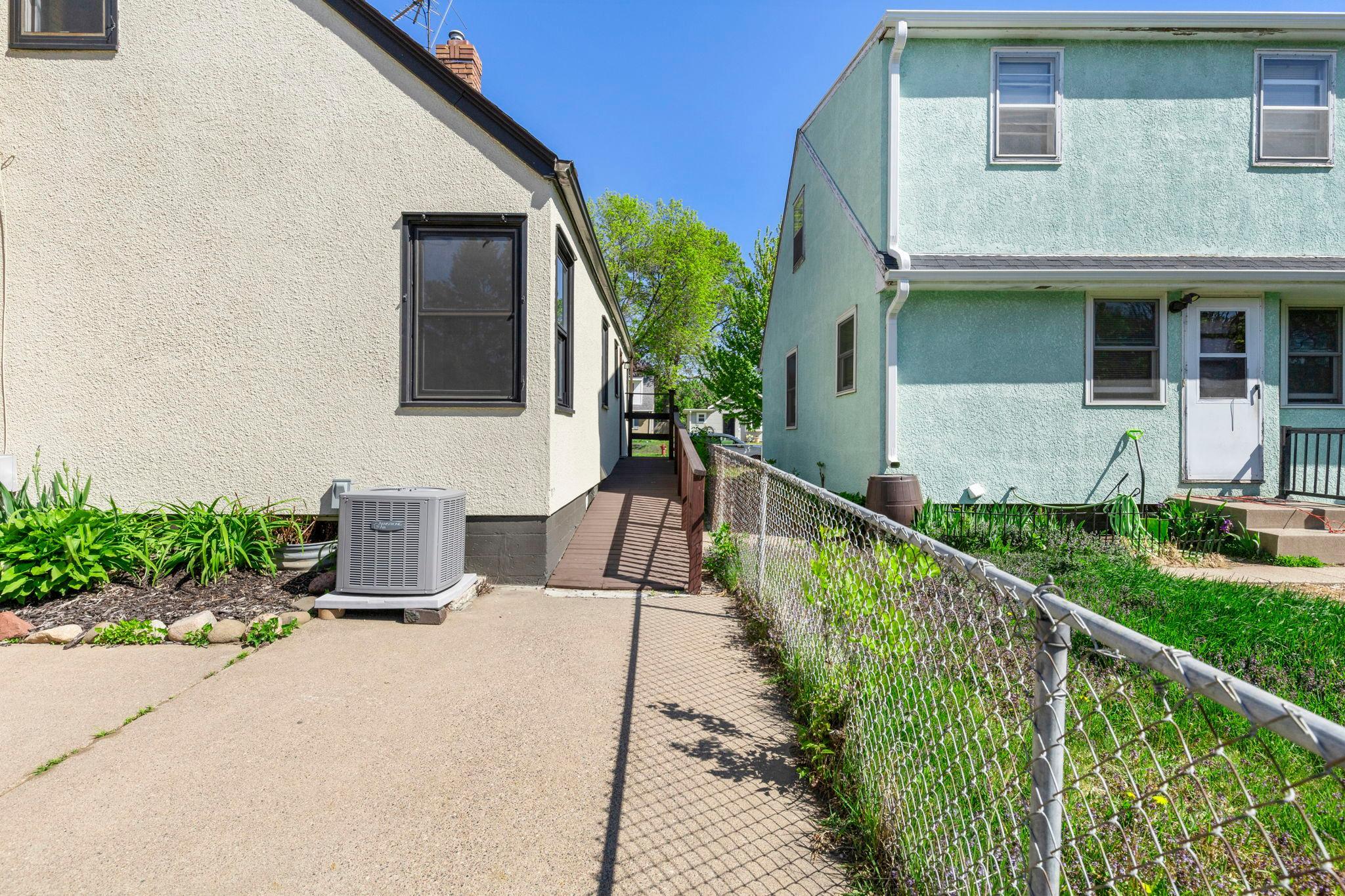 254 Arion St E 52.jpg