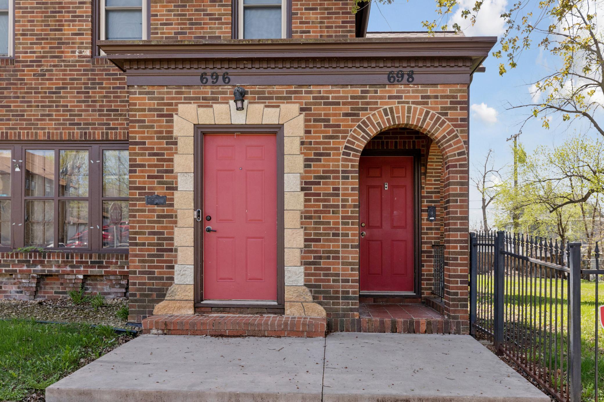 696 Hawthorne Ave