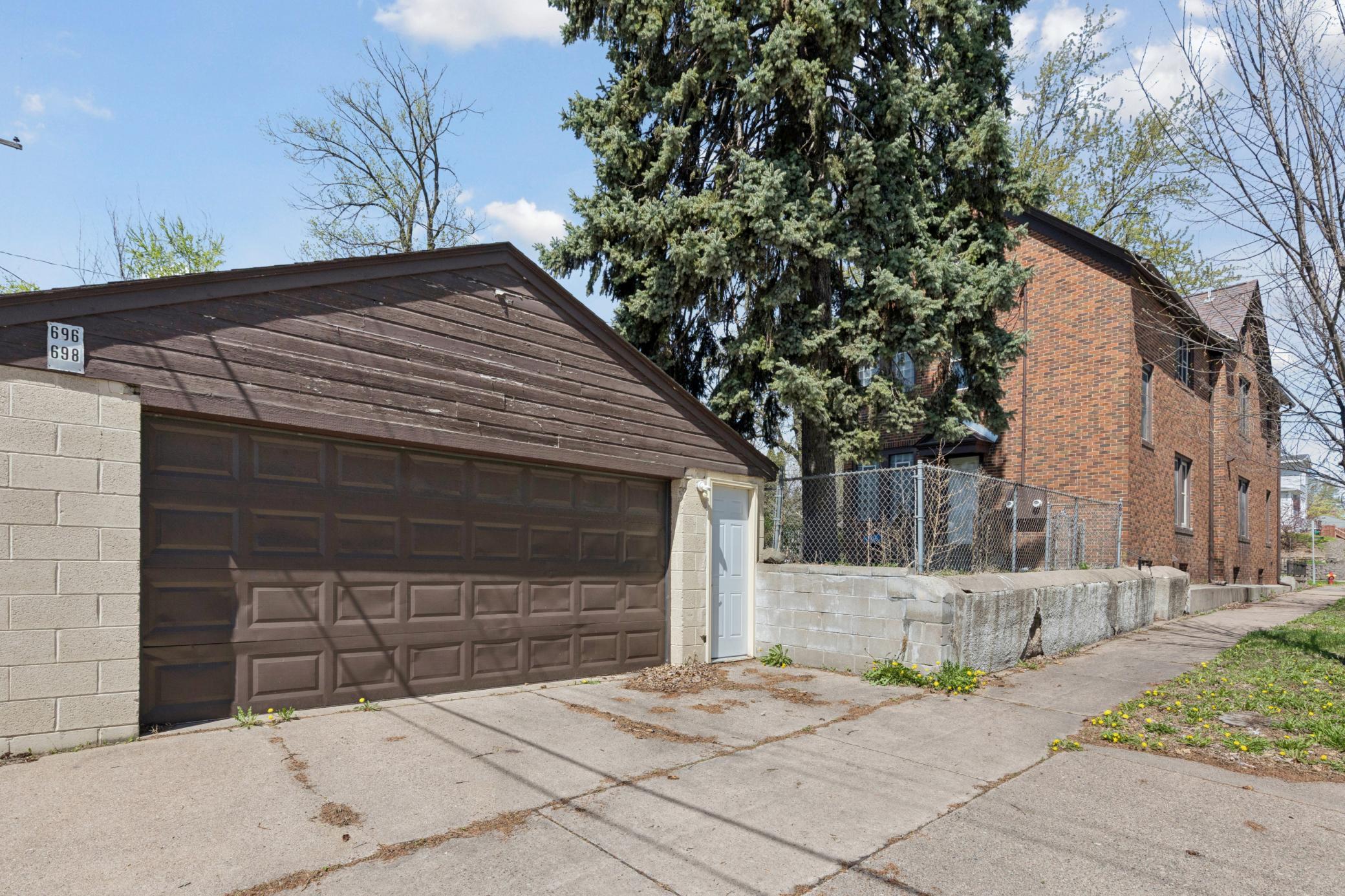 696 Hawthorne Ave