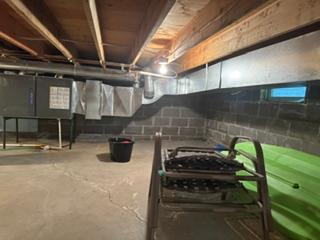 crawl space/furnace