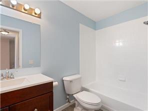 4819 Grenwich way N, upper bath pic.jpg
