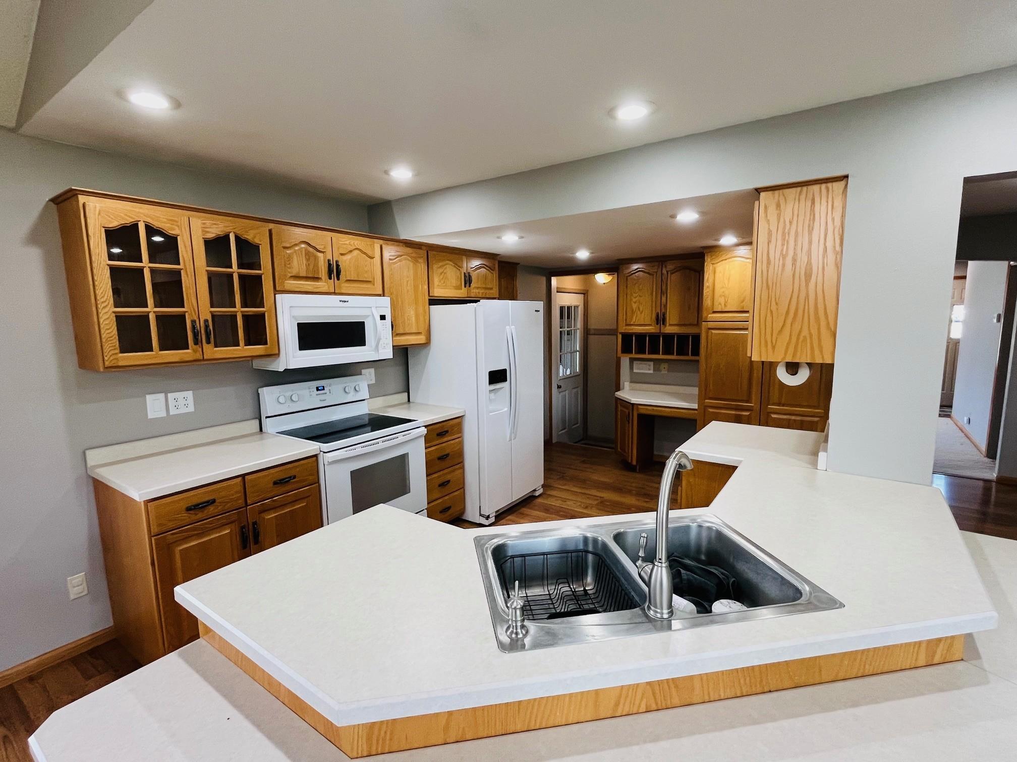 Kitchen 1.jpg