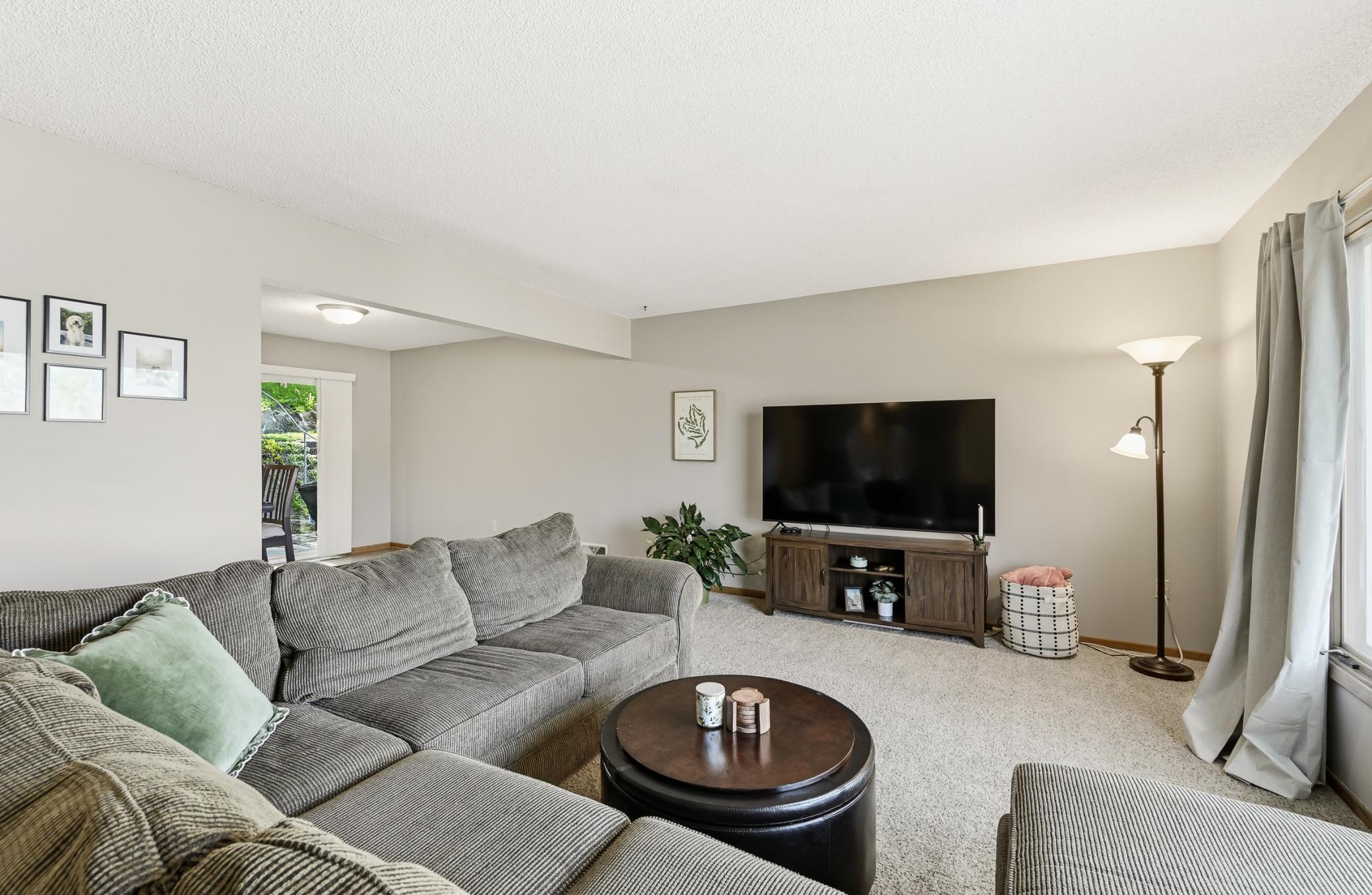 Living Room____.jpg