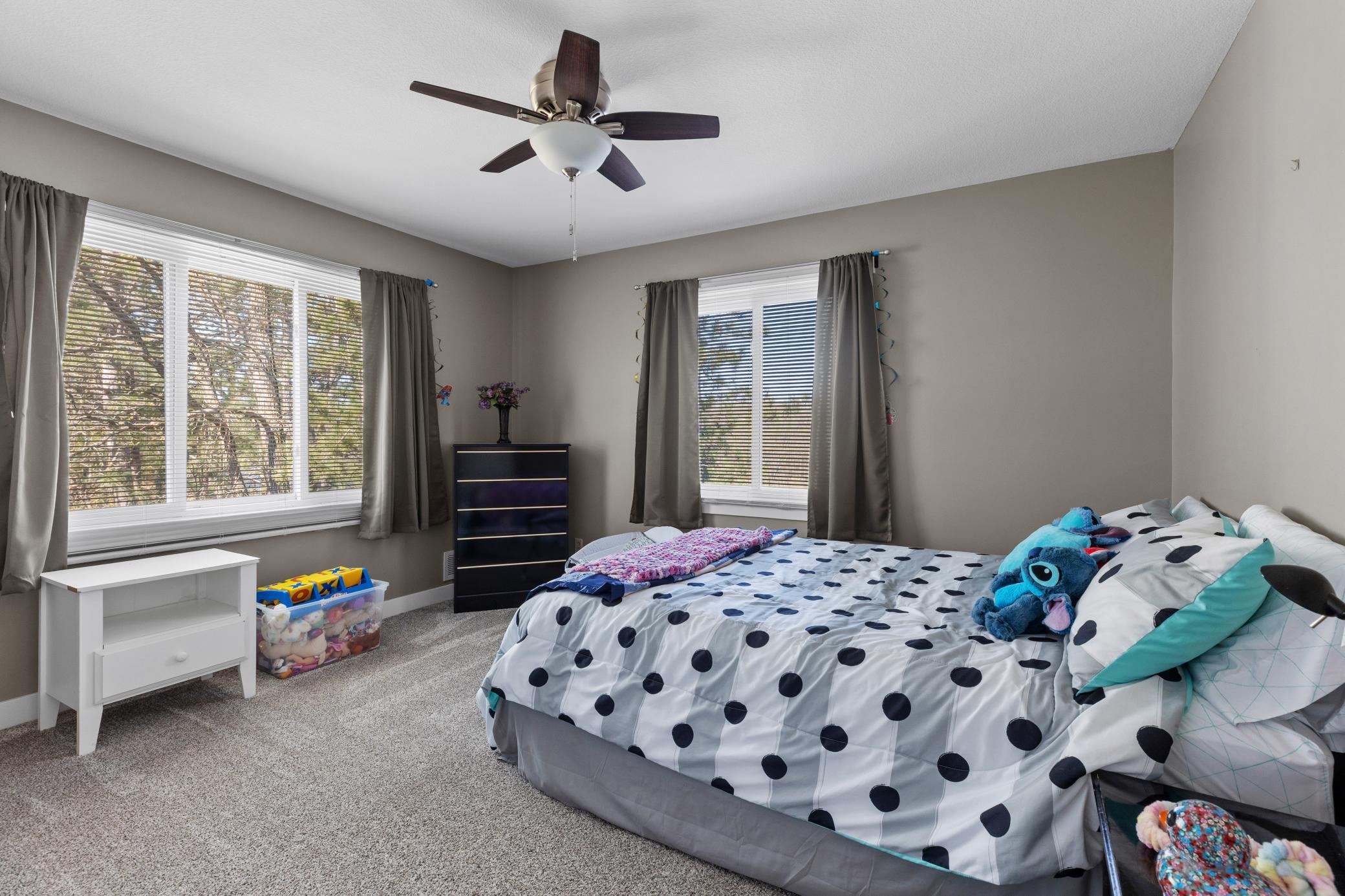 5th bedroom (upstairs)