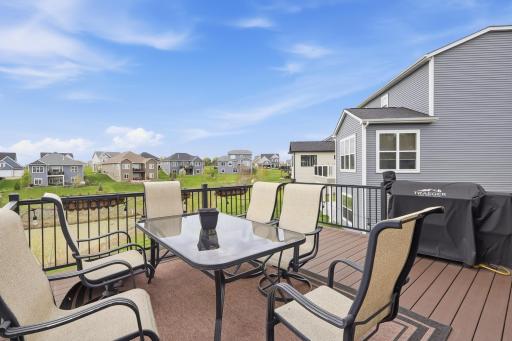 Deck overlooking pond! Great for 4th of July fireworks!