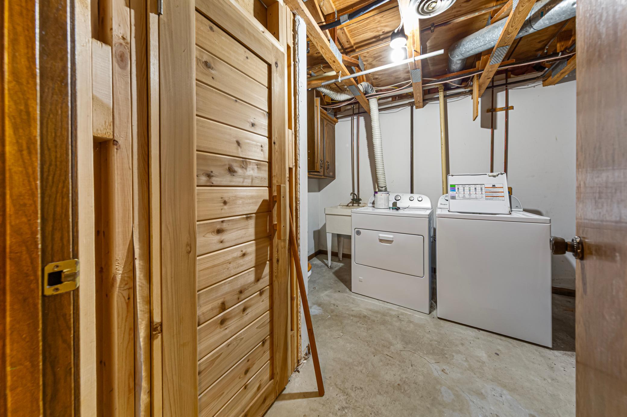 28_sauna_laundry_lower6567.jpg