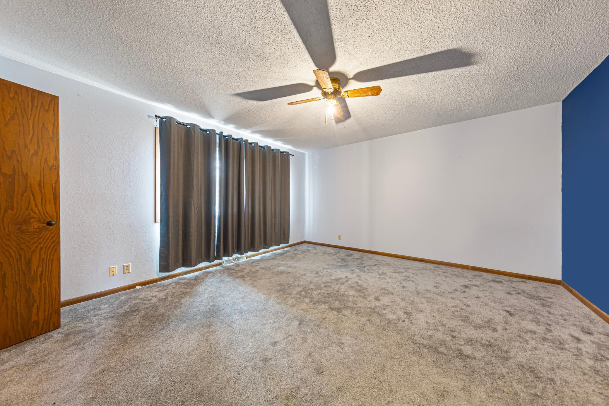 19_main_bedroome138.jpg