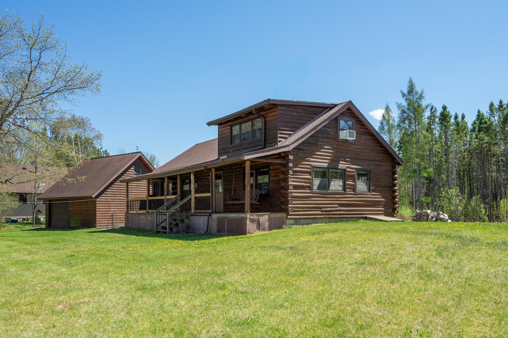Huge Front Porch Facing Lake Minnewawa