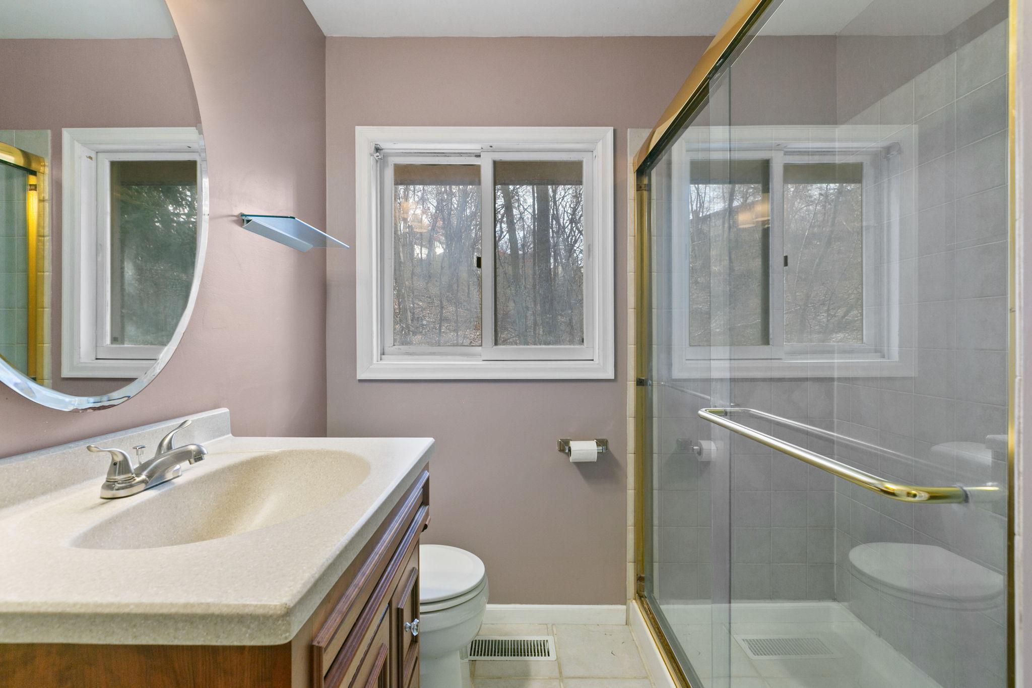 Main bedroom bathroom.