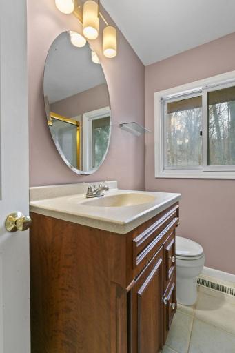 1382 Lakeside Circle, Eagan, MN 55123