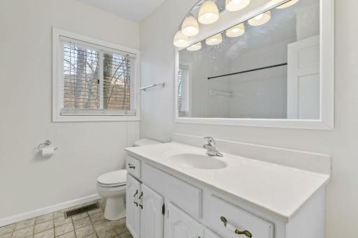 1382 Lakeside Circle, Eagan, MN 55123