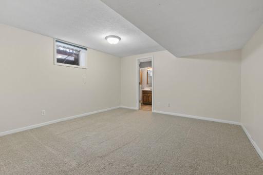1382 Lakeside Circle, Eagan, MN 55123
