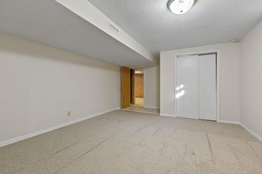 1382 Lakeside Circle, Eagan, MN 55123