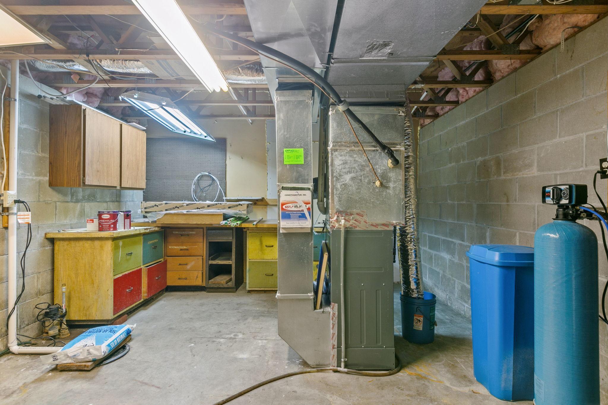 Great workshop space for all your tinkering.