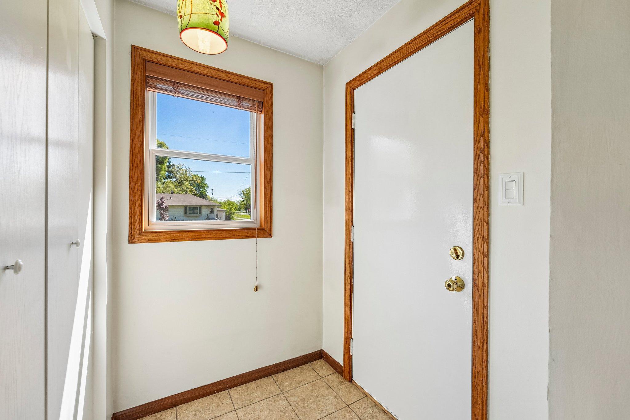 30-web-or-mls-Groveland Rd-S1405-030.jpg