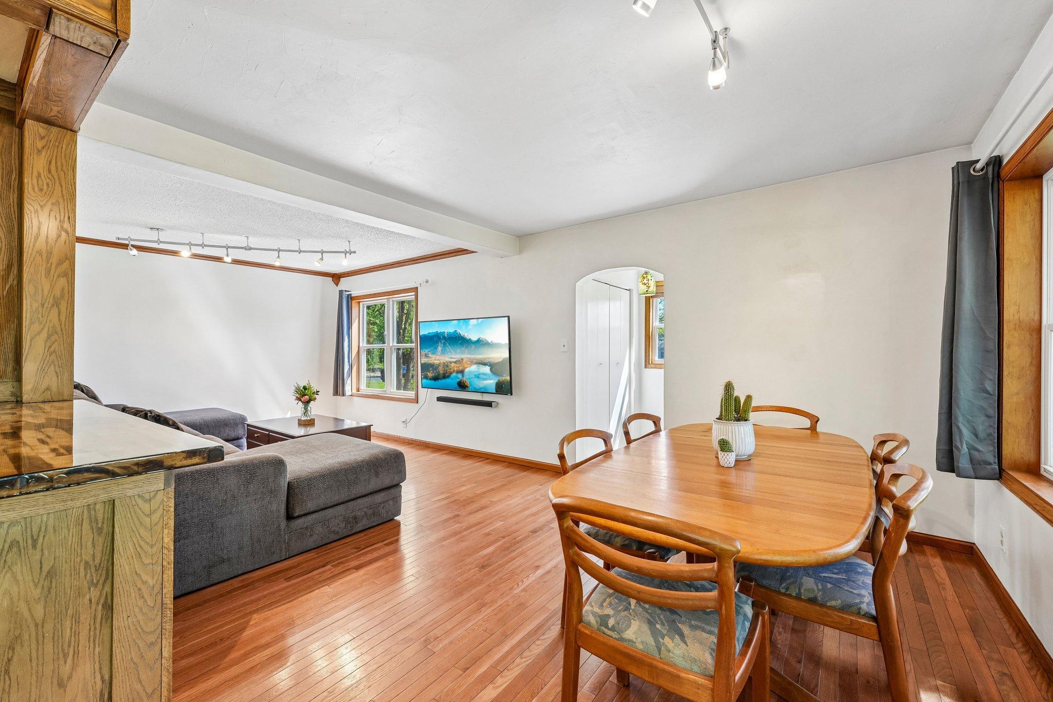 11-web-or-mls-Groveland Rd-S1405-011.jpg