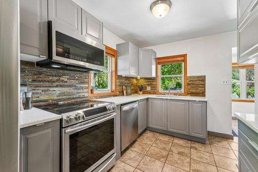 13-web-or-mls-Groveland Rd-S1405-013.jpg