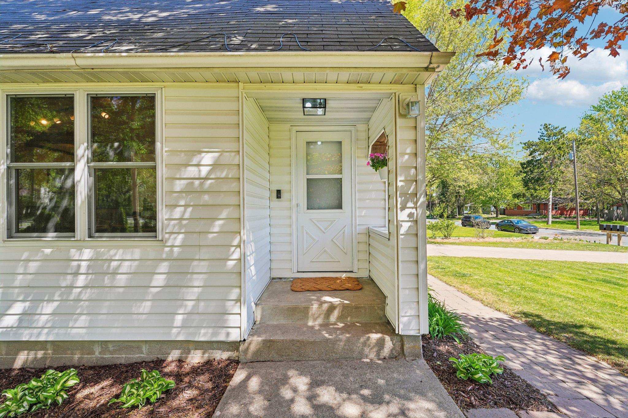 6-web-or-mls-Groveland Rd-S1405-006.jpg