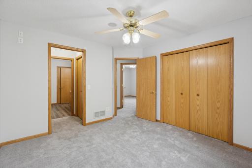 211 7th Street S, Winsted, MN 55395