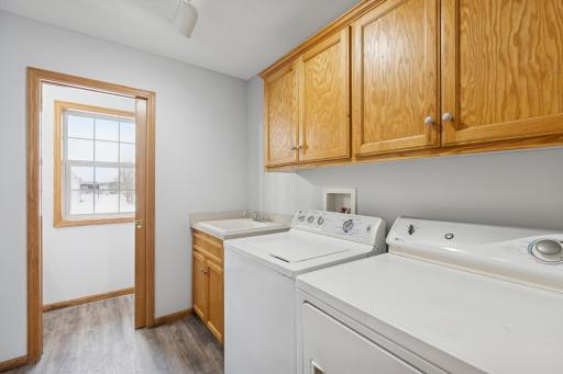211 7th Street S, Winsted, MN 55395