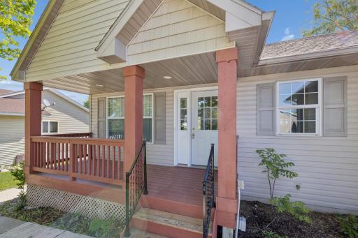 211 7th Street S, Winsted, MN 55395