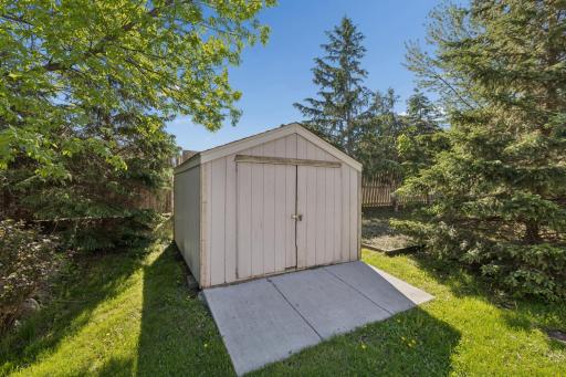 211 7th Street S, Winsted, MN 55395