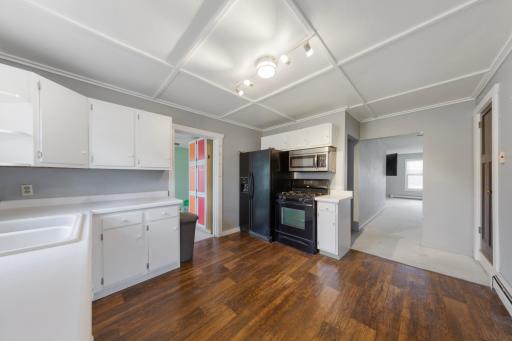 75 S Montgomery Avenue, Le Center, MN 56057