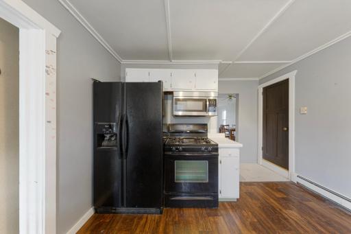 75 S Montgomery Avenue, Le Center, MN 56057