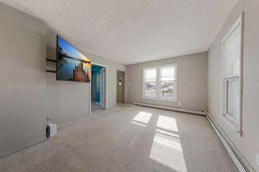 75 S Montgomery Avenue, Le Center, MN 56057