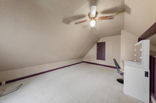 75 S Montgomery Avenue, Le Center, MN 56057
