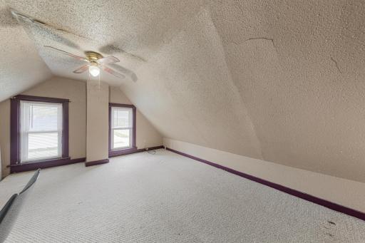 75 S Montgomery Avenue, Le Center, MN 56057