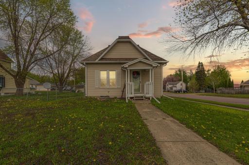 75 S Montgomery Avenue, Le Center, MN 56057
