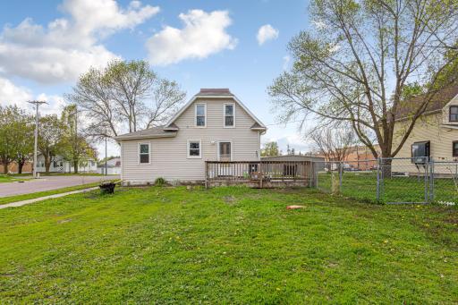 75 S Montgomery Avenue, Le Center, MN 56057