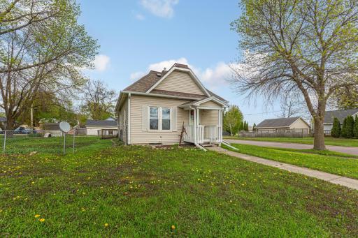 75 S Montgomery Avenue, Le Center, MN 56057