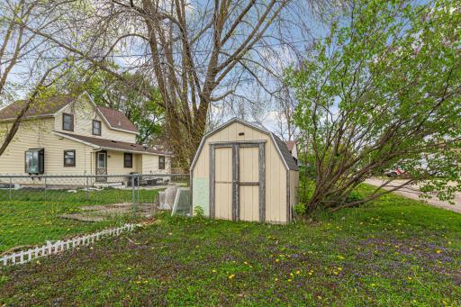 75 S Montgomery Avenue, Le Center, MN 56057