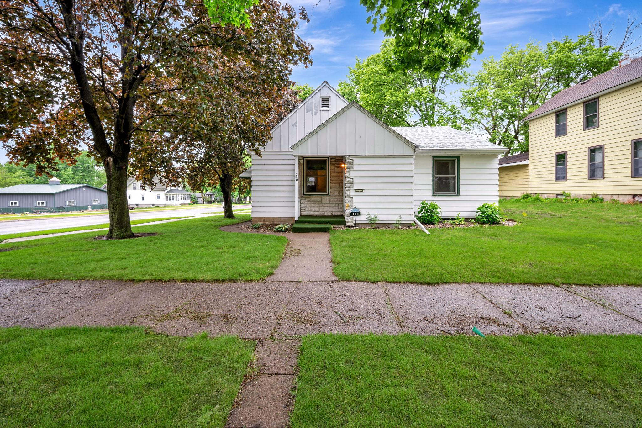 120 W 9th St Fairmont MN-1.jpg
