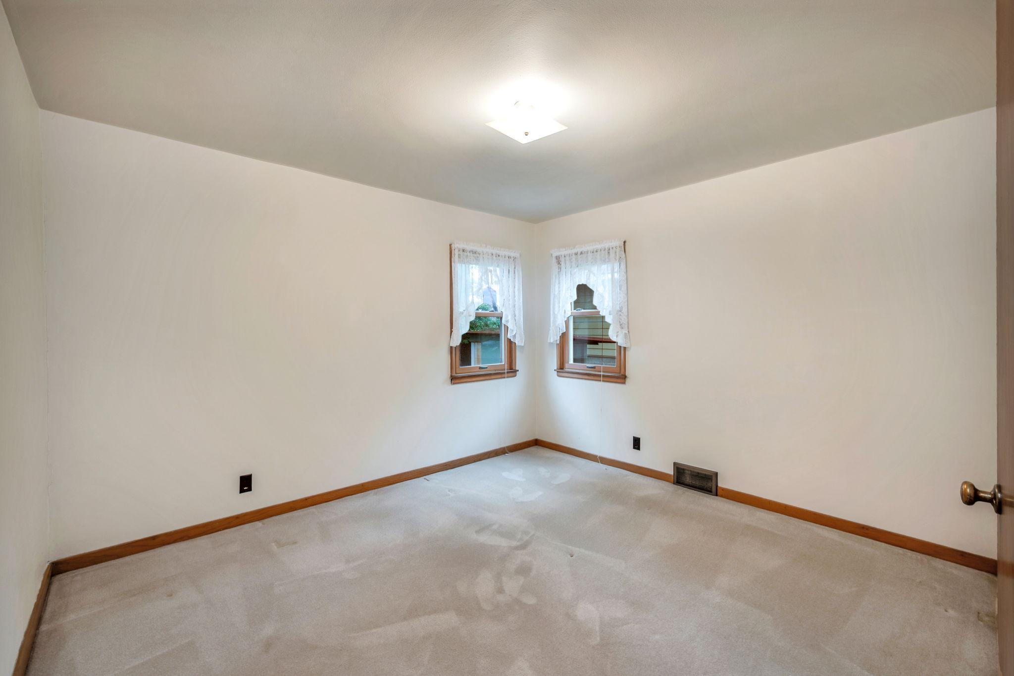 120 W 9th St Fairmont MN-18.jpg